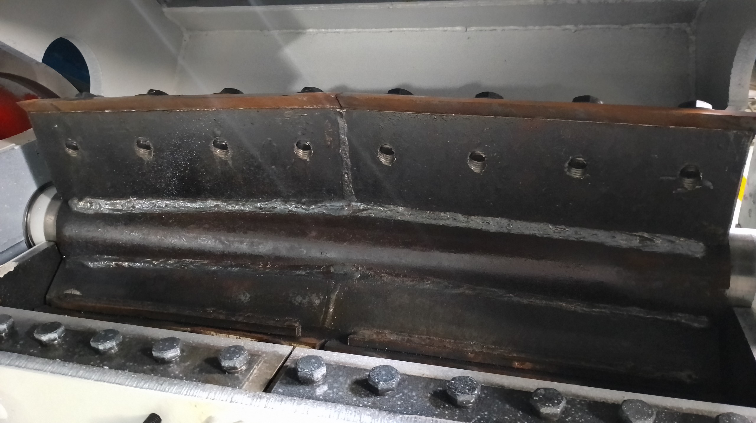 Lưỡi dao máy băm nhựa đa năng, gồm 2 lưỡi dao thẳng cho khả năng cắt miếng nhựa pet được tối ưu