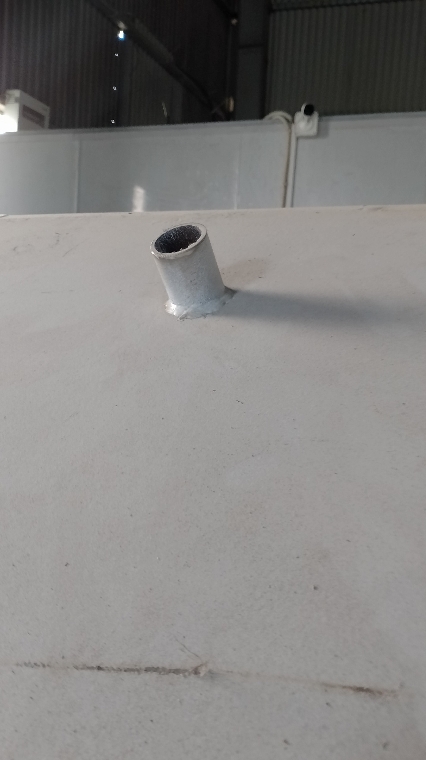 Lỗ ống dẫn nước vào buồng băm máy băm đa năng