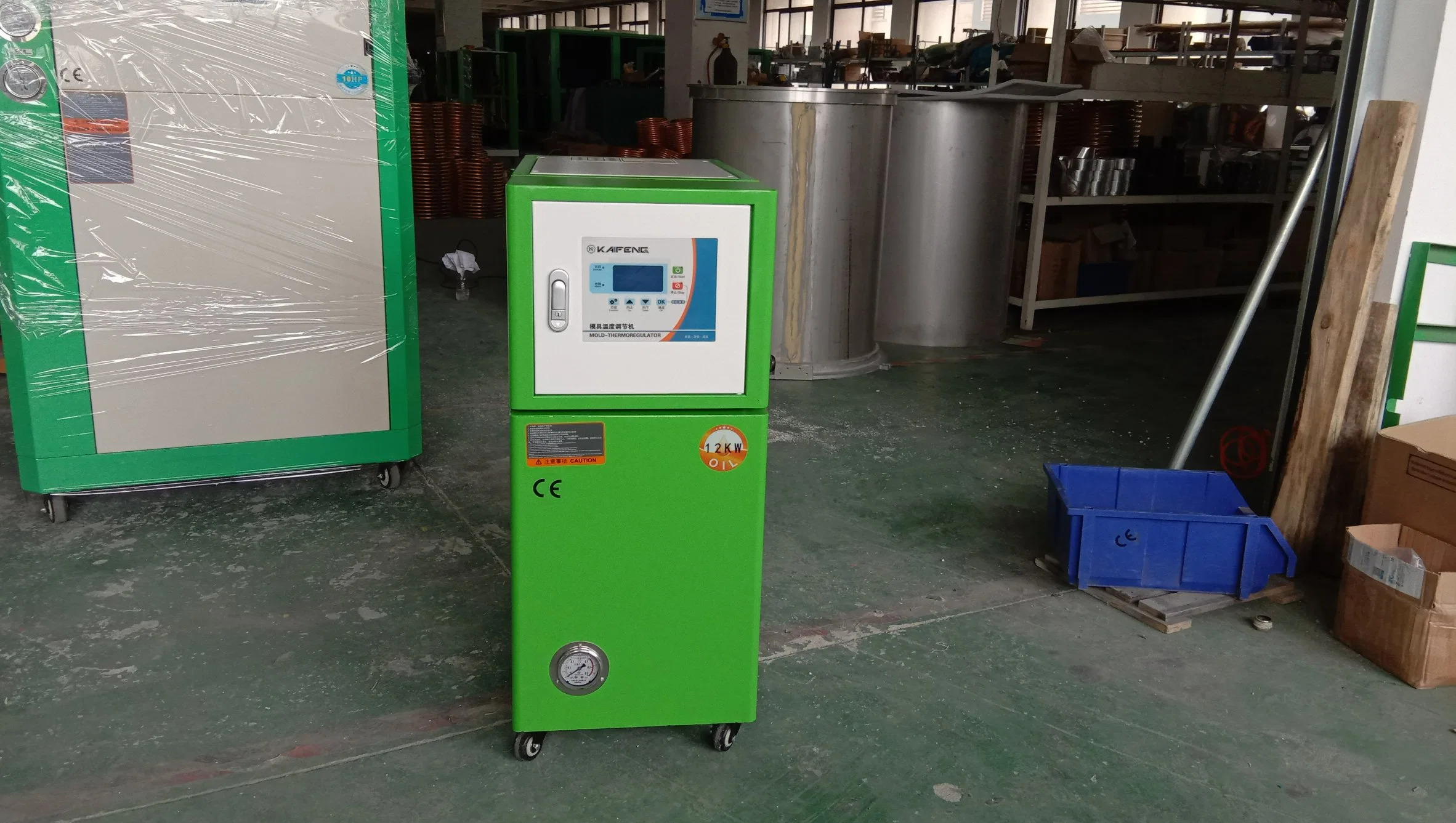 Máy điều khiển nhiệt độ khuôn đúc nhựa bằng dầu.