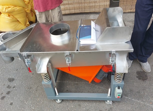 Sàng rung hạt nhựa 