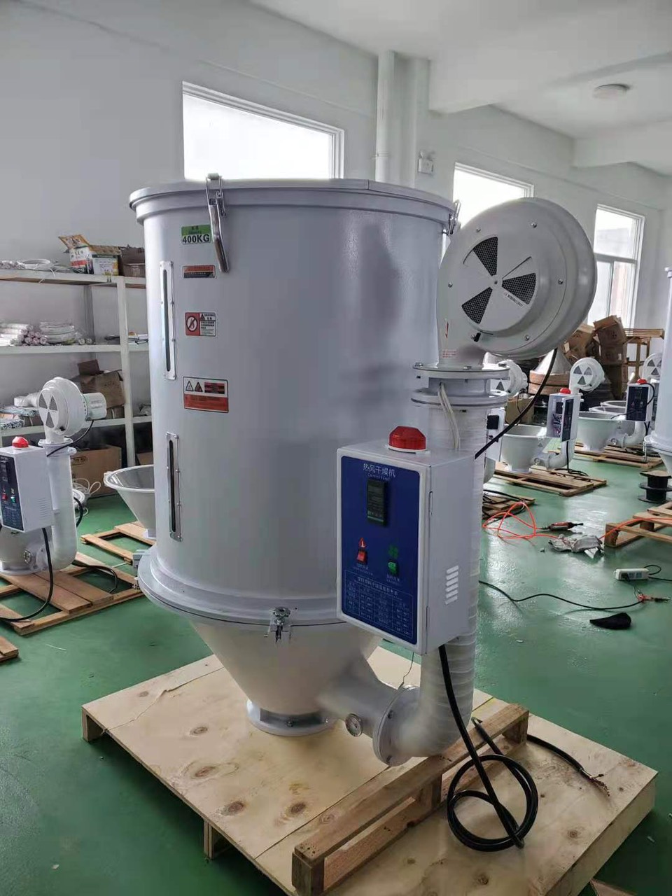 Phễu cấp liệu kèm bộ sấy