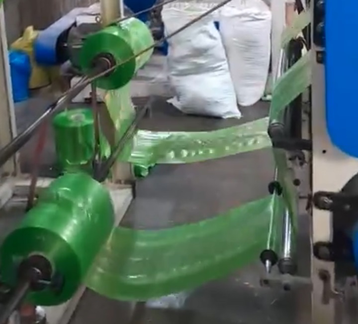 Máy thổi màng PE sản xuất túi bóng