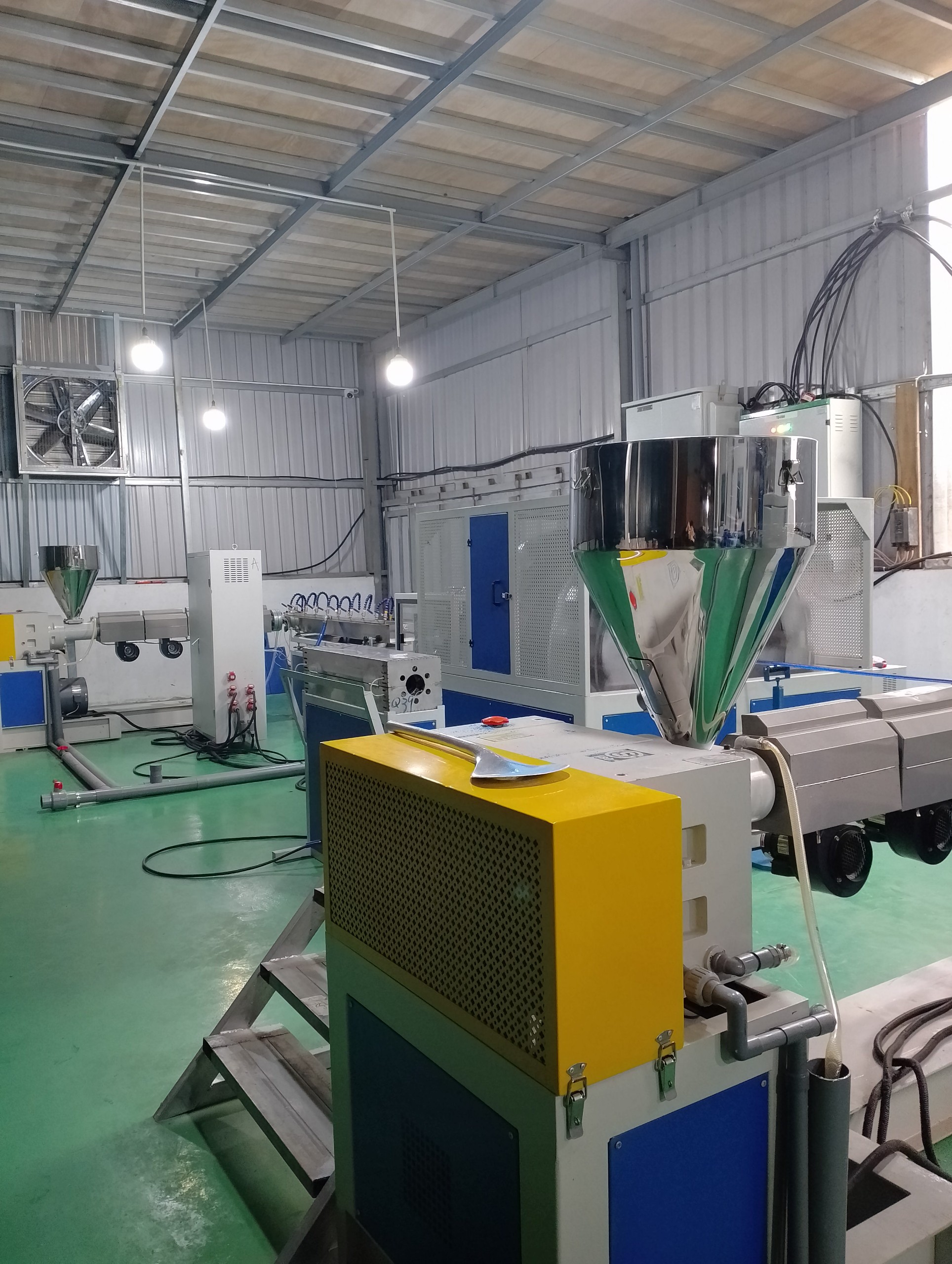 Máy đùn ống nhựa PVC mềm lõi lưới.