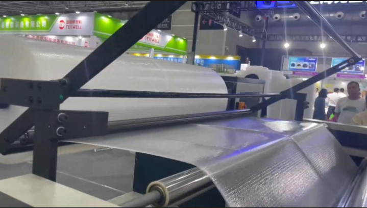 Máy sản xuất màng bóng khí HDPE