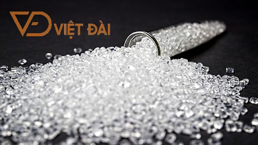 Hạt nhựa PET tái chế vẫn giữ được phần lớn các tính chất, như độ trong suốt, tính dẻo.