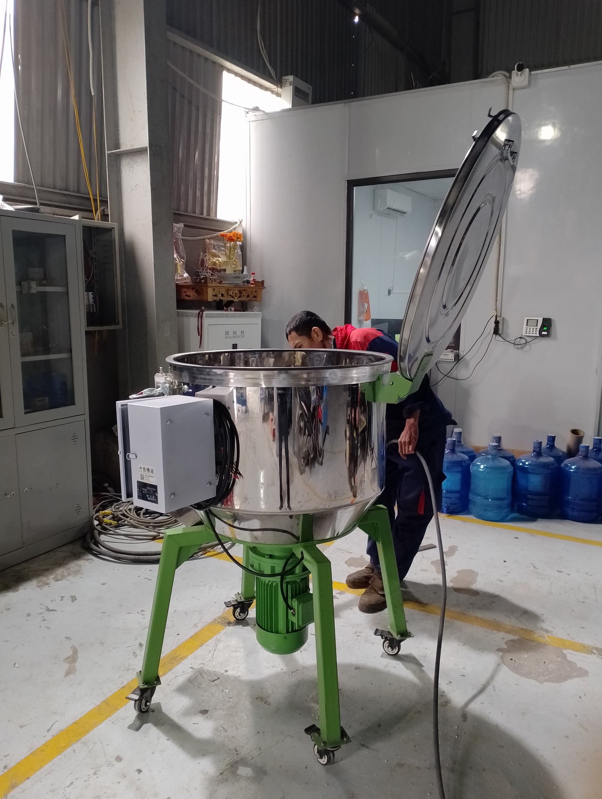 Máy trộn hạt nhựa