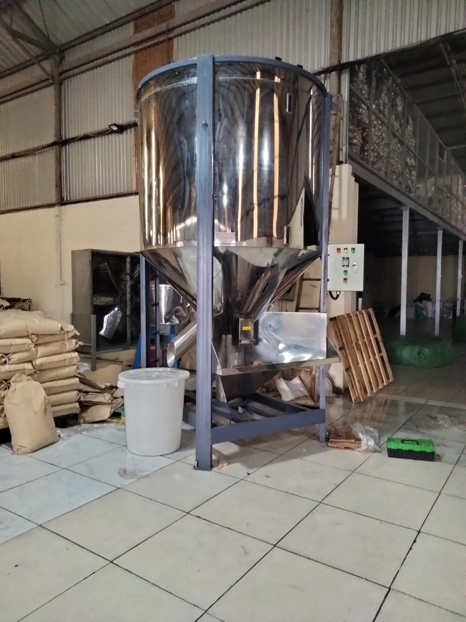 Máy trộn sấy nhựa 3 tấn