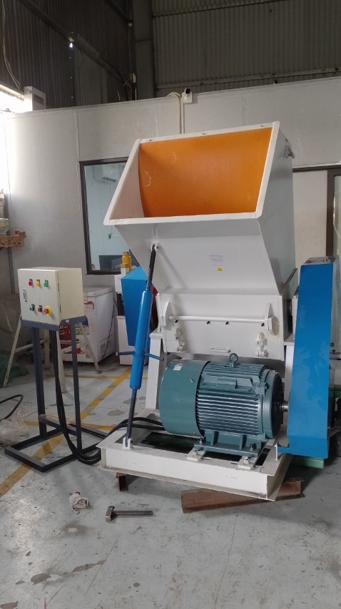 Máy băm xay nhựa tái chế