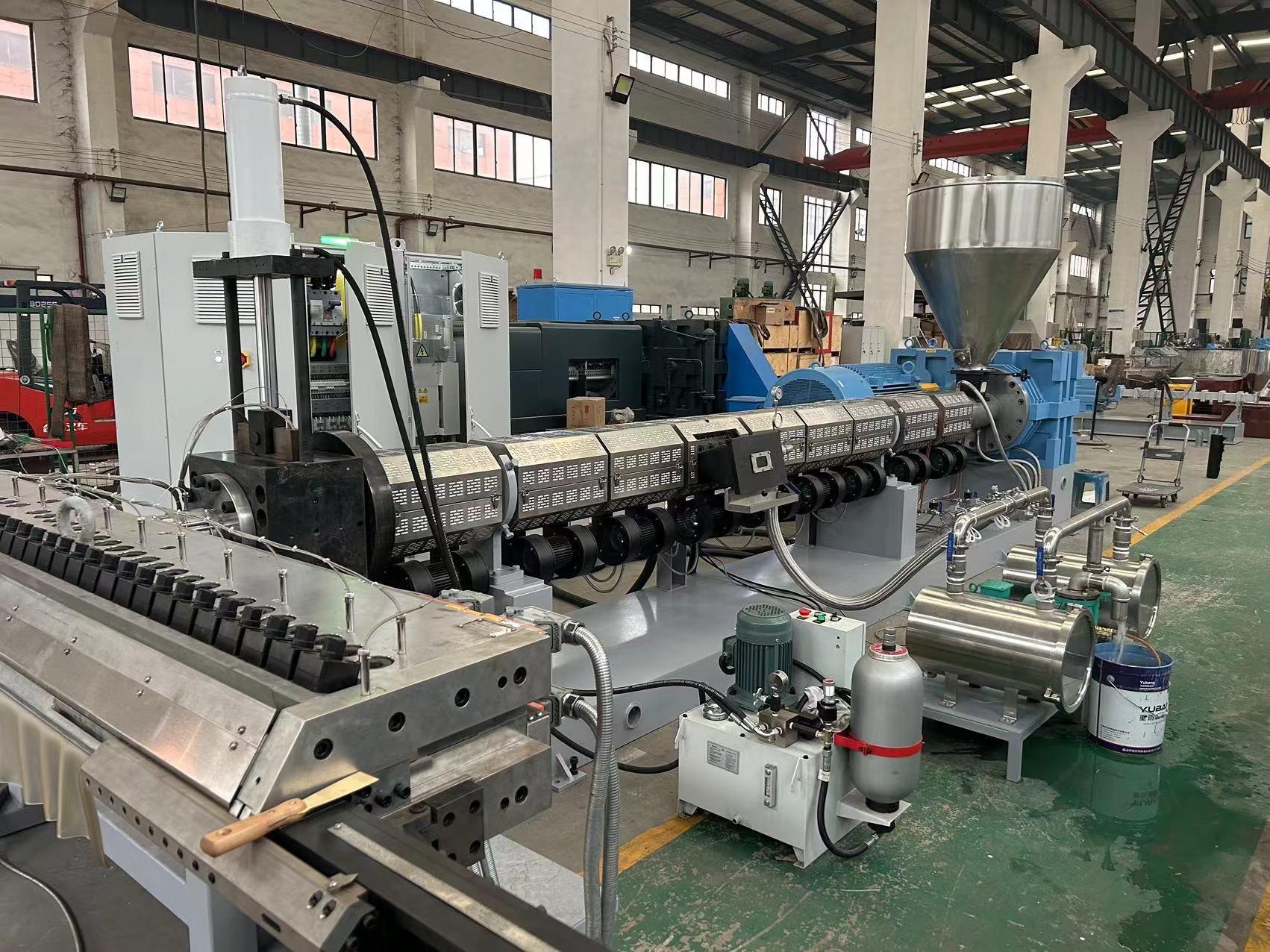 Máy đùn sản xuất màng nhựa TPU