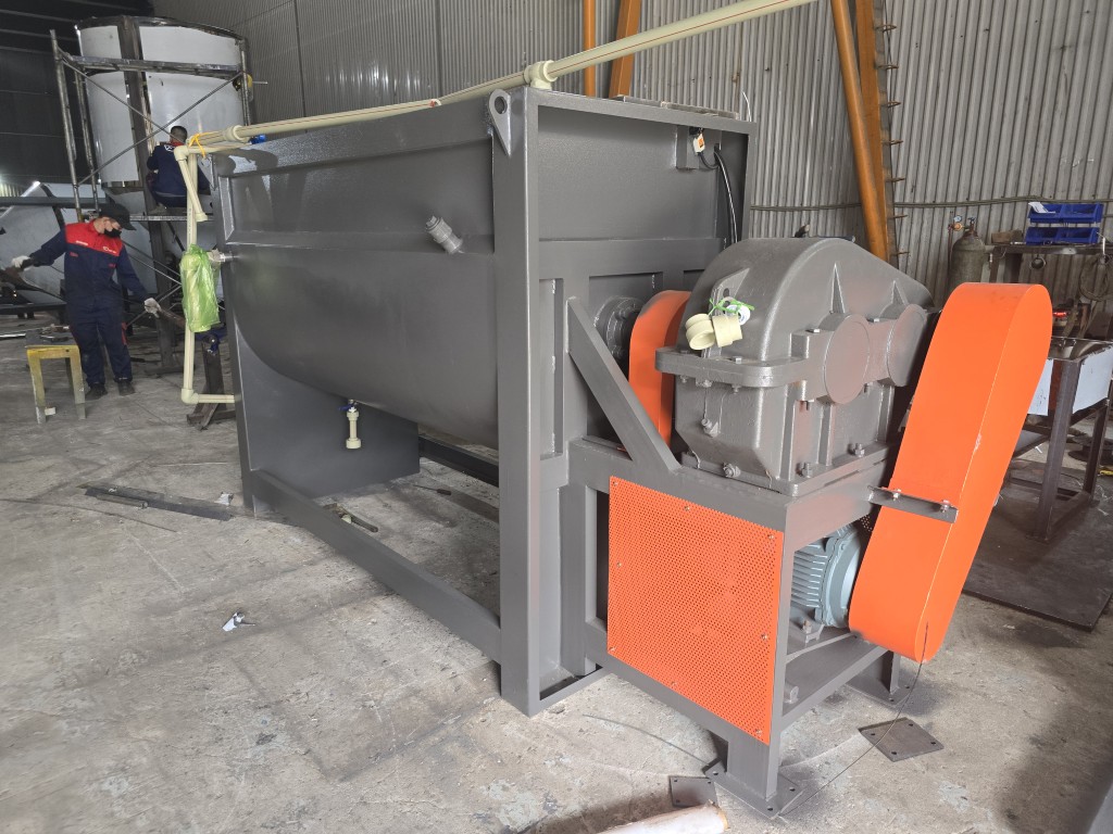 Thùng trộn nhựa nằm ngang