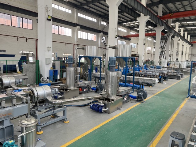 máy tạo hạt nhựa Việt Đài